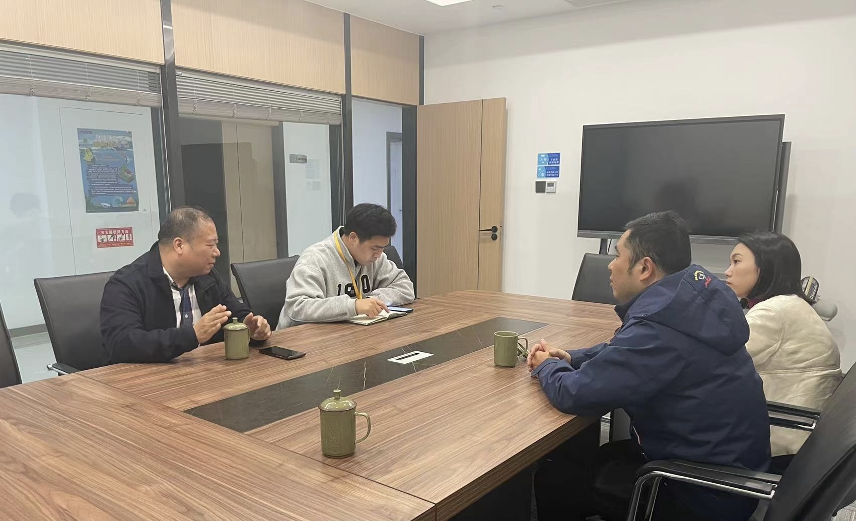 雙嶼街道黨工委委員、紀(jì)工委書記葉鋒一行赴面粉公司考察調(diào)研