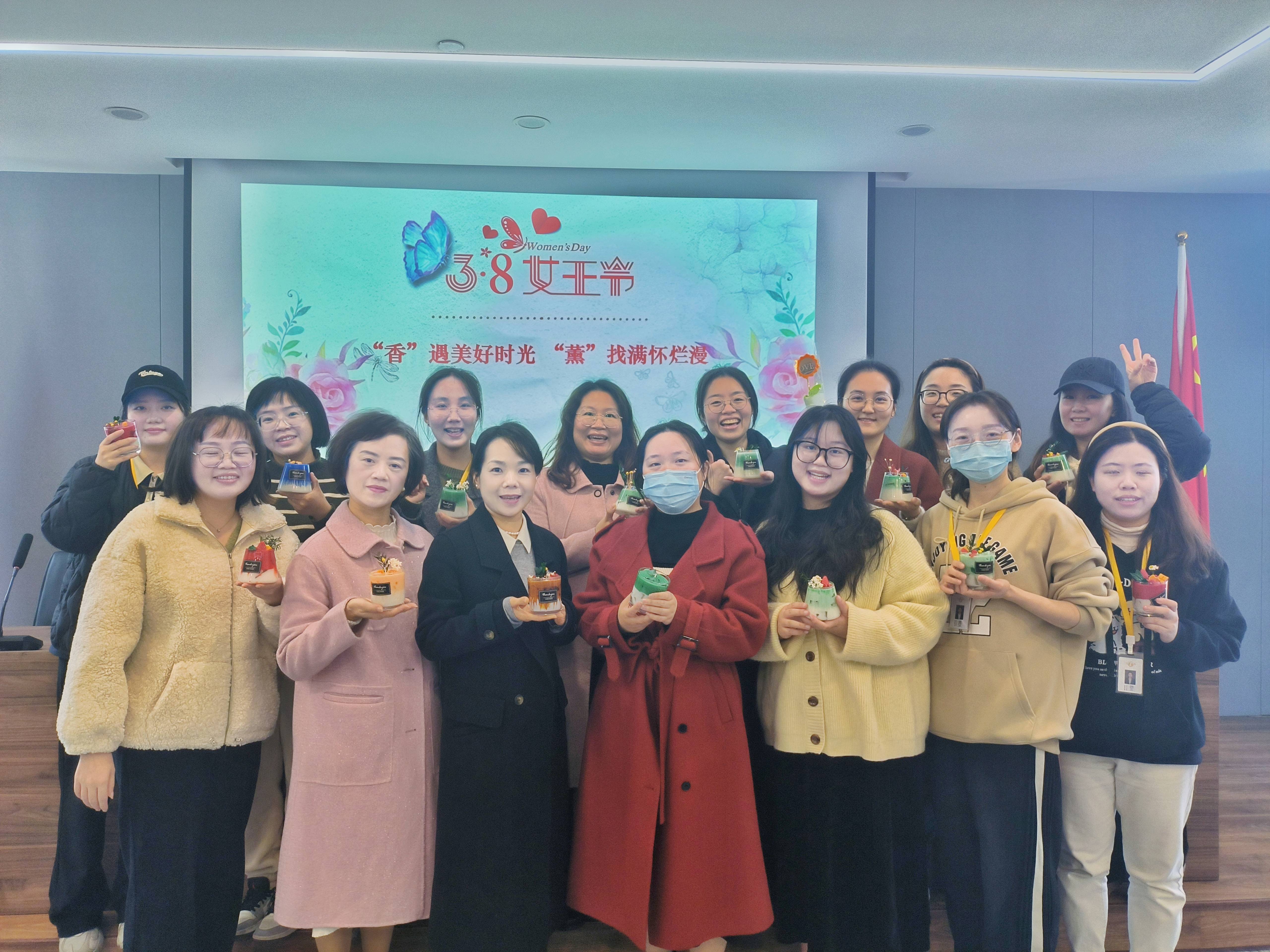 “香”遇美好時光、“薰”找滿懷爛漫丨面粉公司開展三八婦女節(jié)香薰蠟燭手作活動